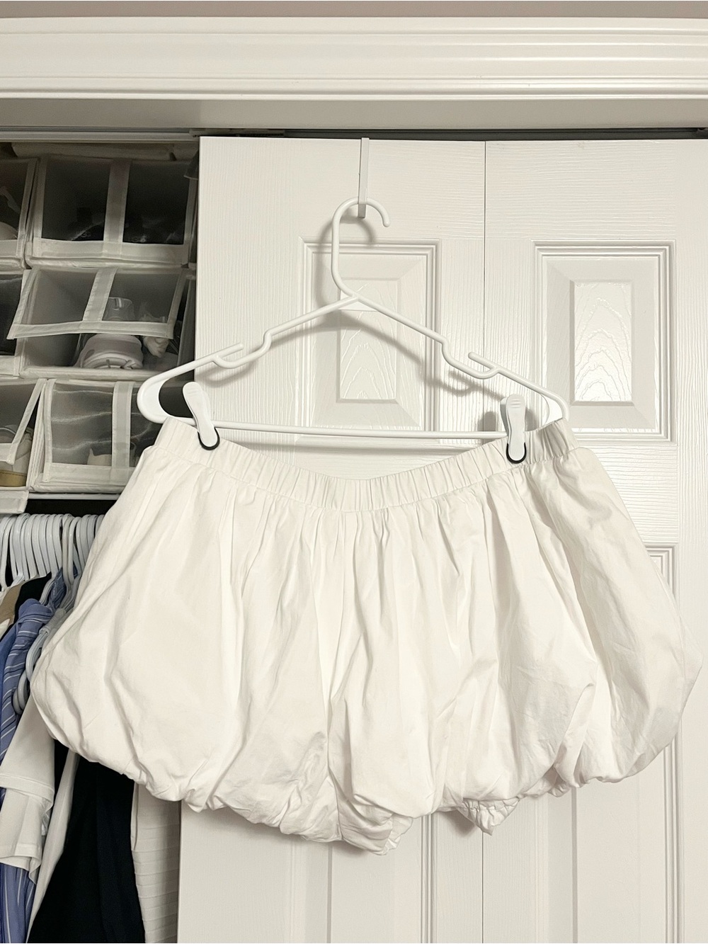 Aritzia Sunday Best Bright White Bubble Shorts - Comfortable Elastic Waist